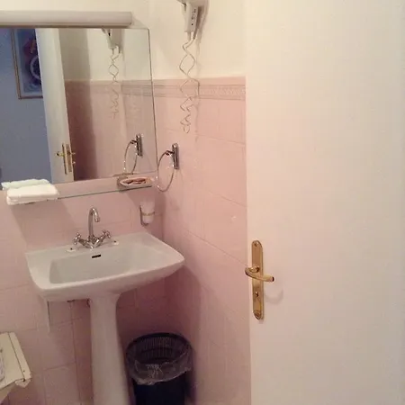 Hotell La Cle Du Sud 2*